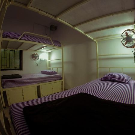 Bonds Hostel 칸돌림 외부 사진