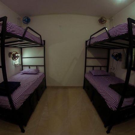 Bonds Hostel 칸돌림 외부 사진