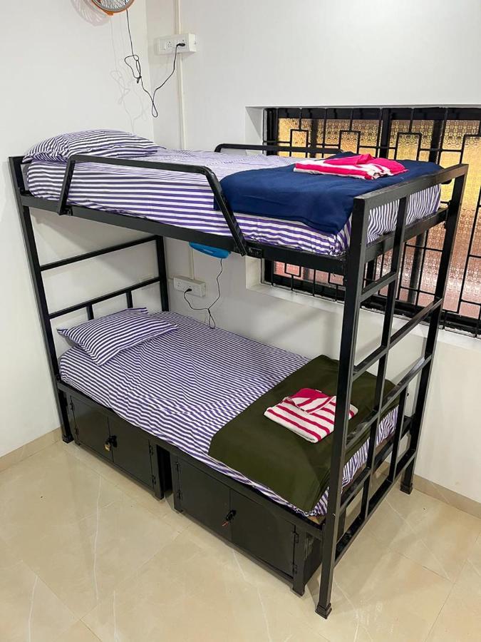 Bonds Hostel 칸돌림 외부 사진